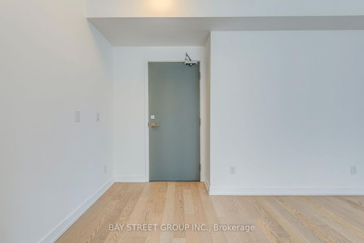 Photo 4 at 1601 - 17 Dundonald Street, Yonge Corridor, Toronto