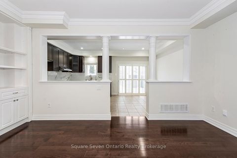 Photo 11 at 391 Vellore Park Avenue, Vellore Village, Vaughan