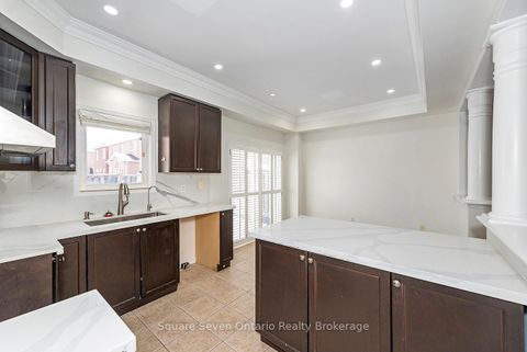 Photo 15 at 391 Vellore Park Avenue, Vellore Village, Vaughan