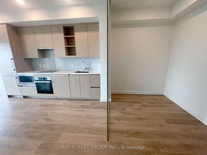 Photo 5 at 707 - 85 Mcmahon Drive, Bayview Village, Toronto