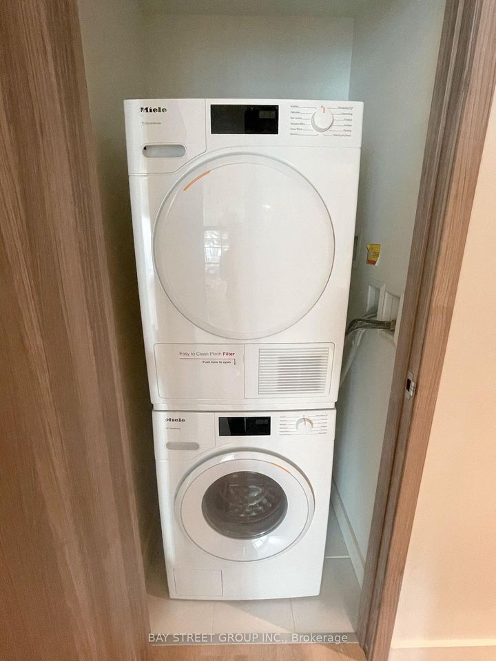 Photo 10 at 707 - 85 Mcmahon Drive, Bayview Village, Toronto