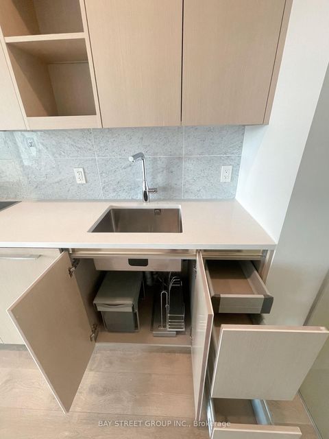 Photo 9 at 707 - 85 Mcmahon Drive, Bayview Village, Toronto