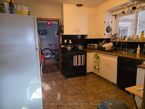 Photo 3 at 1097 Pharmacy Avenue, Maryvale, Toronto