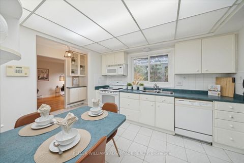 Photo 6 at 11 Castle Hill Drive, Sullivan, Toronto