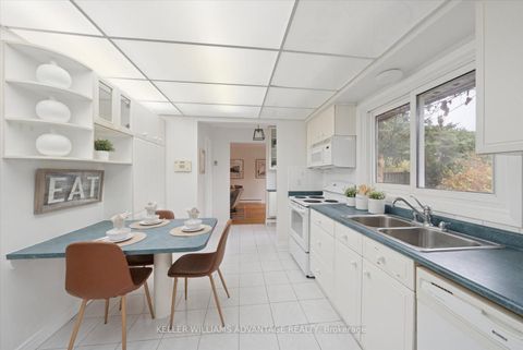 Photo 7 at 11 Castle Hill Drive, Sullivan, Toronto