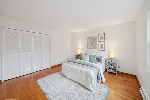 Photo 17 at 11 Castle Hill Drive, Sullivan, Toronto