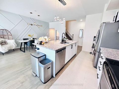 Photo 7 at 14 McGrath Avenue, Rural Richmond Hill, Richmond Hill