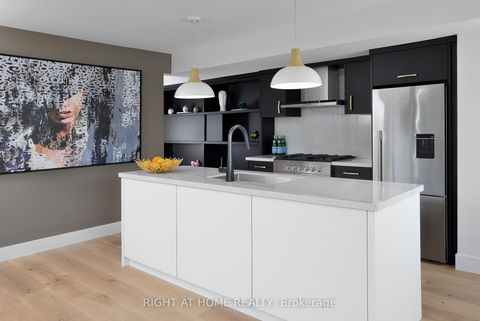 Photo 5 at 218 Jane Street, Lambton Baby Point, Toronto