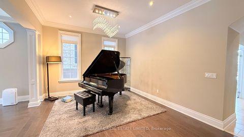 Photo 3 at 92 Heintzman Crescent, Patterson, Vaughan