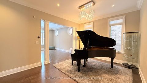 Photo 4 at 92 Heintzman Crescent, Patterson, Vaughan