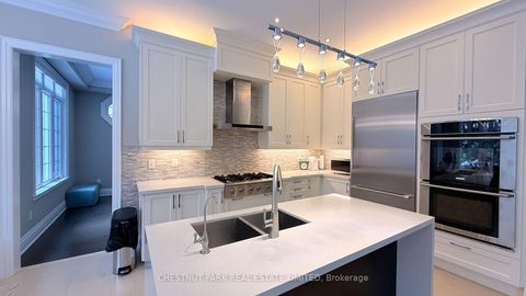 Photo 10 at 92 Heintzman Crescent, Patterson, Vaughan