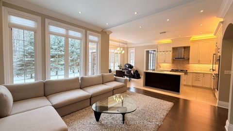 Photo 12 at 92 Heintzman Crescent, Patterson, Vaughan