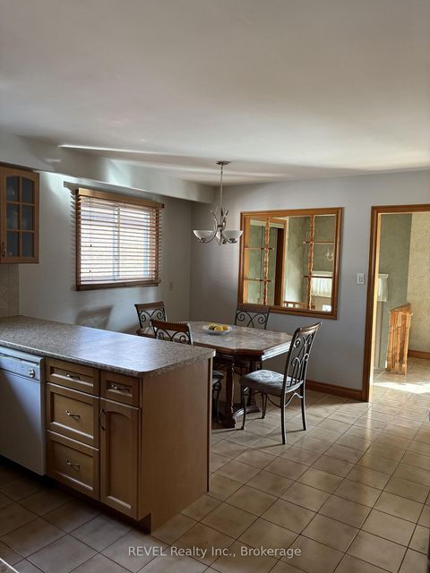 Photo 2 at 78 Ashburn Crescent, East Woodbridge, Vaughan