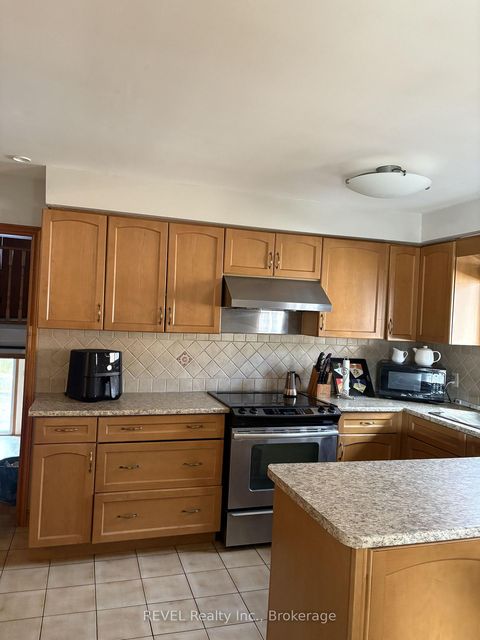 Photo 3 at 78 Ashburn Crescent, East Woodbridge, Vaughan