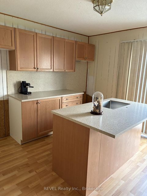 Photo 10 at 78 Ashburn Crescent, East Woodbridge, Vaughan