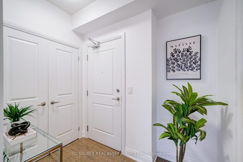 Photo 4 at 919 - 12 Woodstream Boulevard, Vaughan Grove, Vaughan