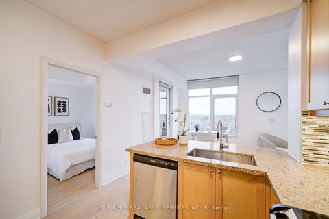 Photo 11 at 919 - 12 Woodstream Boulevard, Vaughan Grove, Vaughan