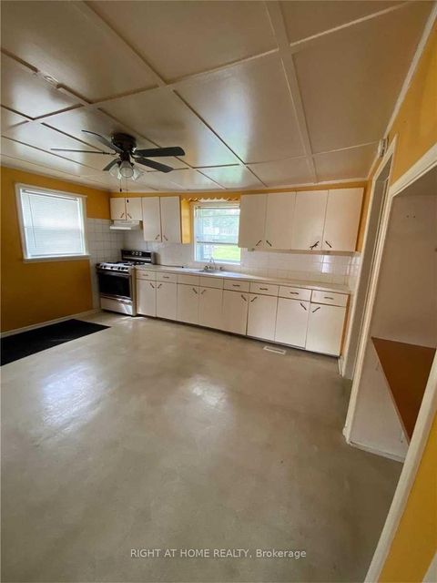 Photo 7 at 7870 Yonge Street, Stroud, Innisfil