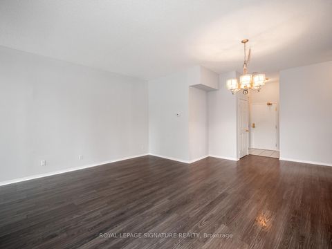 Photo 4 at 102 - 5 Emerald Lane, Yorkhill, Vaughan