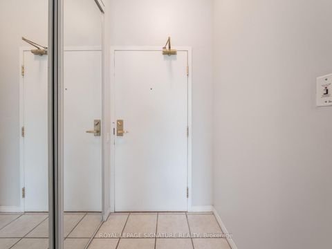 Photo 14 at 102 - 5 Emerald Lane, Yorkhill, Vaughan