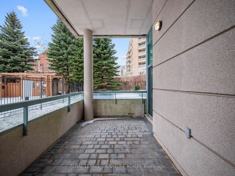 Photo 15 at 102 - 5 Emerald Lane, Yorkhill, Vaughan