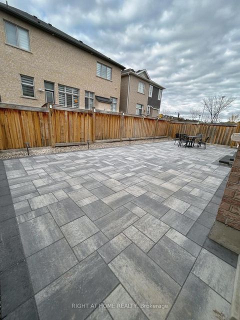 Photo 44 at 421 Ginger Gate N, GO Glenorchy, Oakville