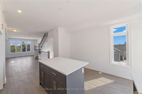 Photo 7 at 42 - 2140 Trafalgar Road, RO River Oaks, Oakville