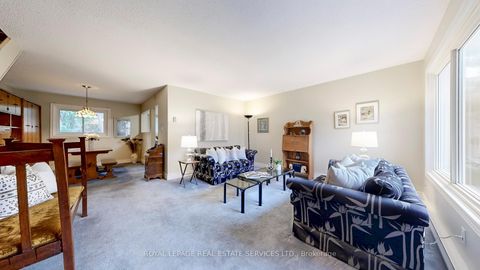 Photo 2 at 33 - 9 Plum Tree Way, Branson, Toronto