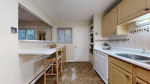 Photo 8 at 33 - 9 Plum Tree Way, Branson, Toronto