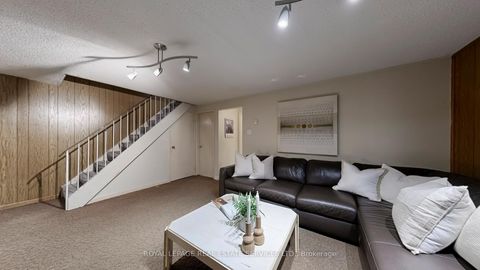 Photo 15 at 33 - 9 Plum Tree Way, Branson, Toronto