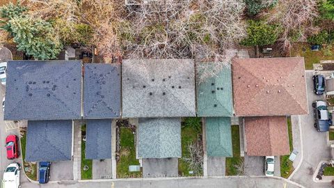 Photo 19 at 33 - 9 Plum Tree Way, Branson, Toronto