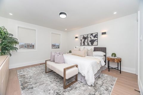 Photo 16 at 70 Oakmount Crescent, Glen Shields, Vaughan