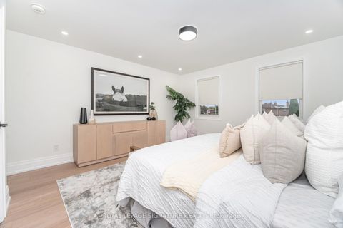 Photo 17 at 70 Oakmount Crescent, Glen Shields, Vaughan