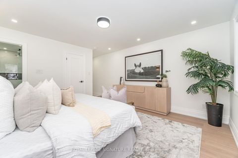 Photo 18 at 70 Oakmount Crescent, Glen Shields, Vaughan