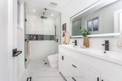 Photo 19 at 70 Oakmount Crescent, Glen Shields, Vaughan