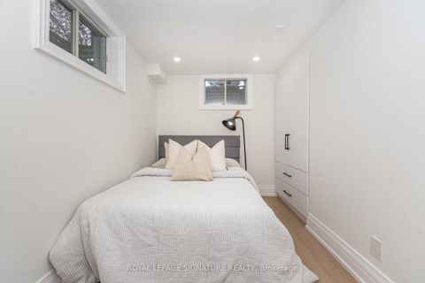 Photo 38 at 70 Oakmount Crescent, Glen Shields, Vaughan