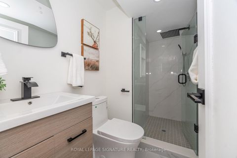 Photo 42 at 70 Oakmount Crescent, Glen Shields, Vaughan