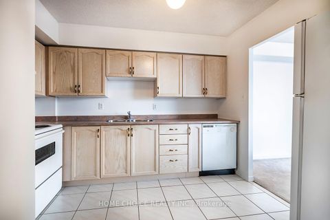 Photo 8 at 412 - 454 Centre Street, Central, Oshawa