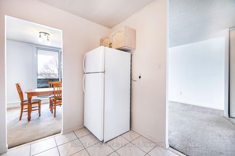 Photo 9 at 412 - 454 Centre Street, Central, Oshawa