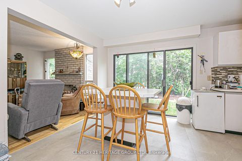 Photo 8 at 261 Badessa Circle, Brownridge, Vaughan