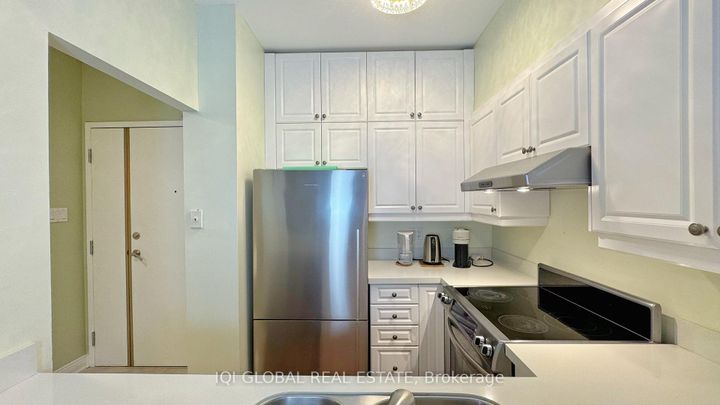 Photo 2 at 109 - 2511 Lakeshore Road W, BR Bronte, Oakville