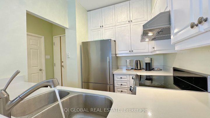 Photo 3 at 109 - 2511 Lakeshore Road W, BR Bronte, Oakville