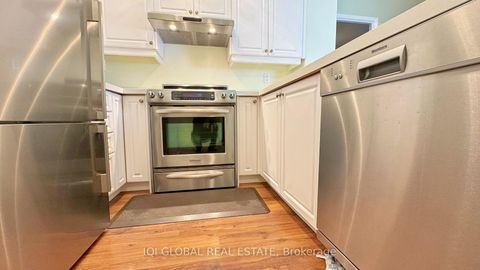 Photo 4 at 109 - 2511 Lakeshore Road W, BR Bronte, Oakville