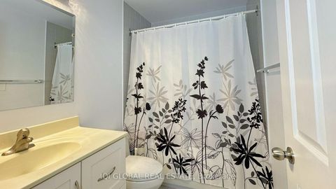 Photo 12 at 109 - 2511 Lakeshore Road W, BR Bronte, Oakville