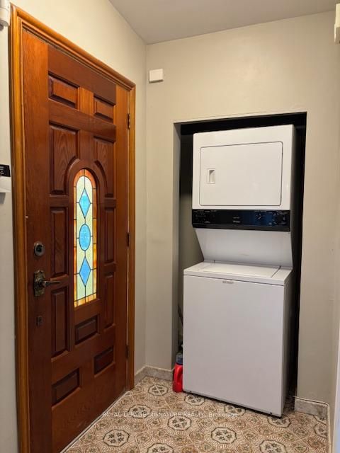 Photo 6 at 1 Brady Crescent, Jane Heights, Toronto