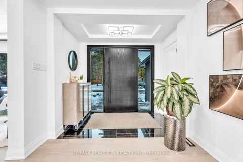 Photo 3 at 1 Rosegarden Crescent, Oak Ridges, Richmond Hill