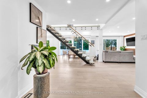 Photo 4 at 1 Rosegarden Crescent, Oak Ridges, Richmond Hill