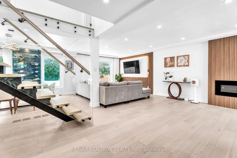 Photo 5 at 1 Rosegarden Crescent, Oak Ridges, Richmond Hill