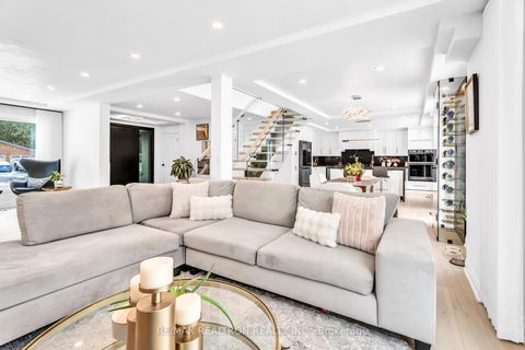 Photo 10 at 1 Rosegarden Crescent, Oak Ridges, Richmond Hill