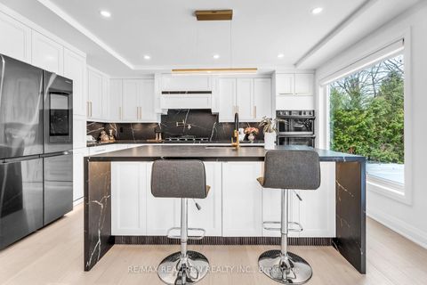 Photo 12 at 1 Rosegarden Crescent, Oak Ridges, Richmond Hill